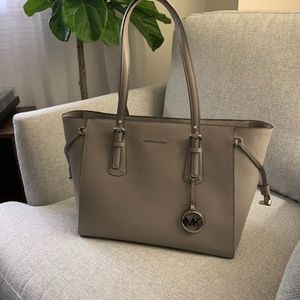 Michael Kors Voyager Medium Tote